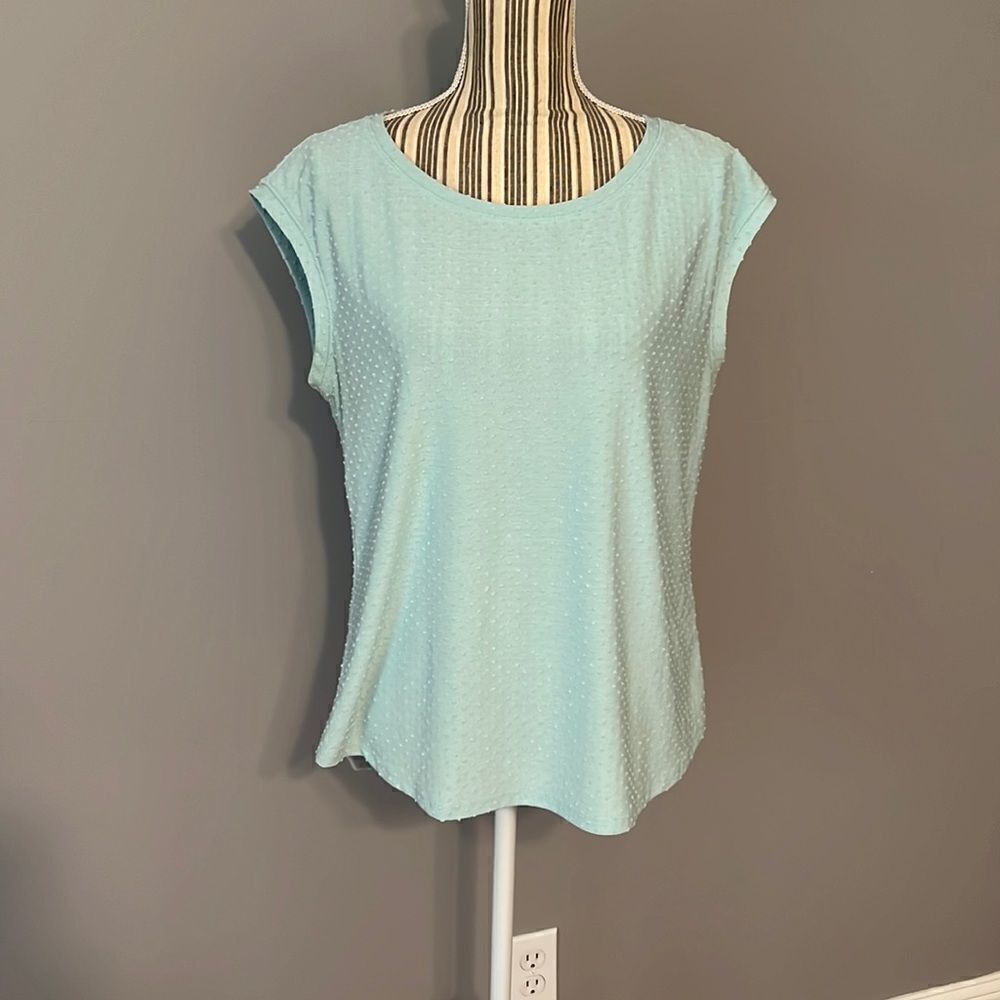 ELLE Women’s Sleeveless Shirt. Medium. Aqua green